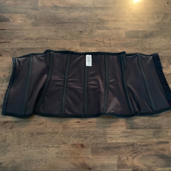 Black Waist Trainer - Hook and Eye Closure - Picture 3 of 5